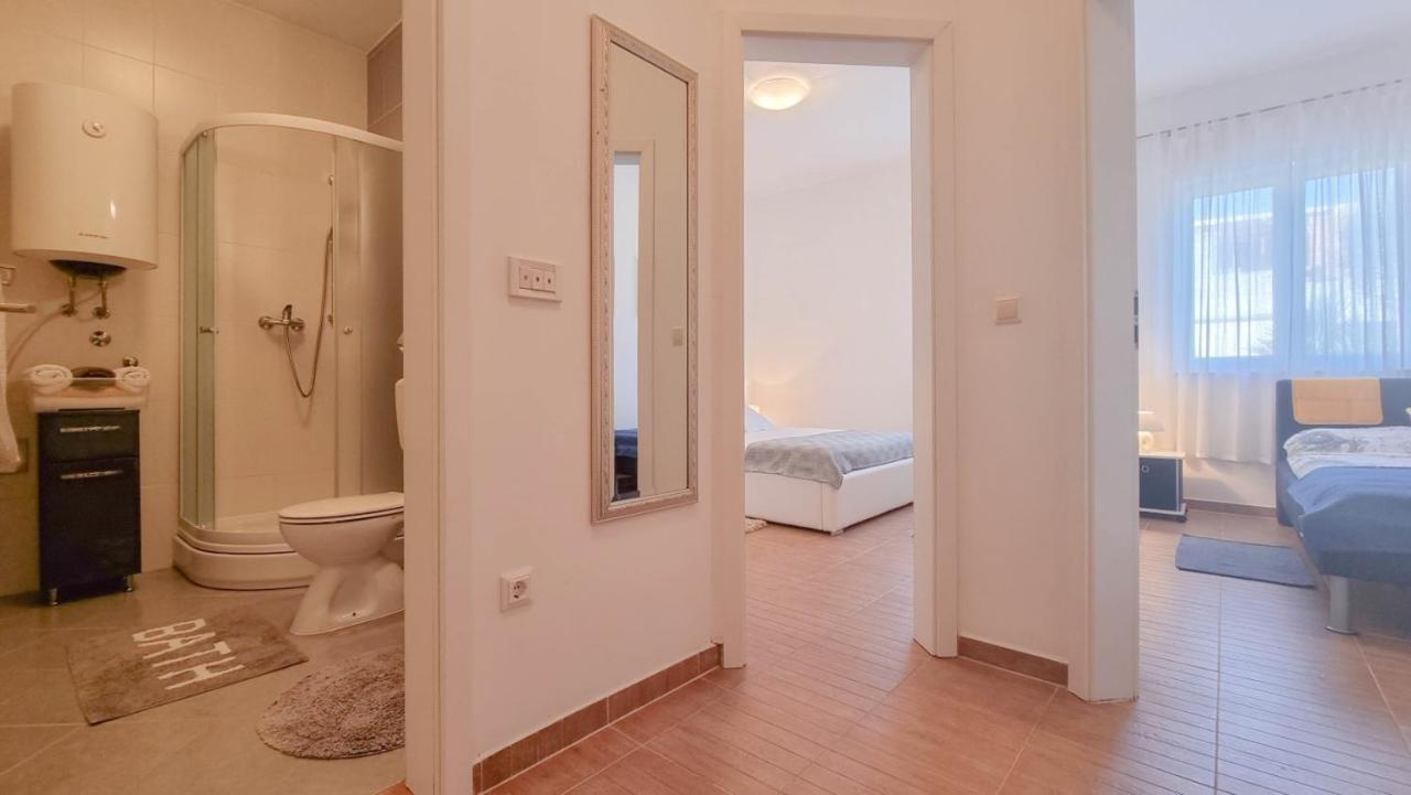Lea Apartment Novigrad  Exterior photo