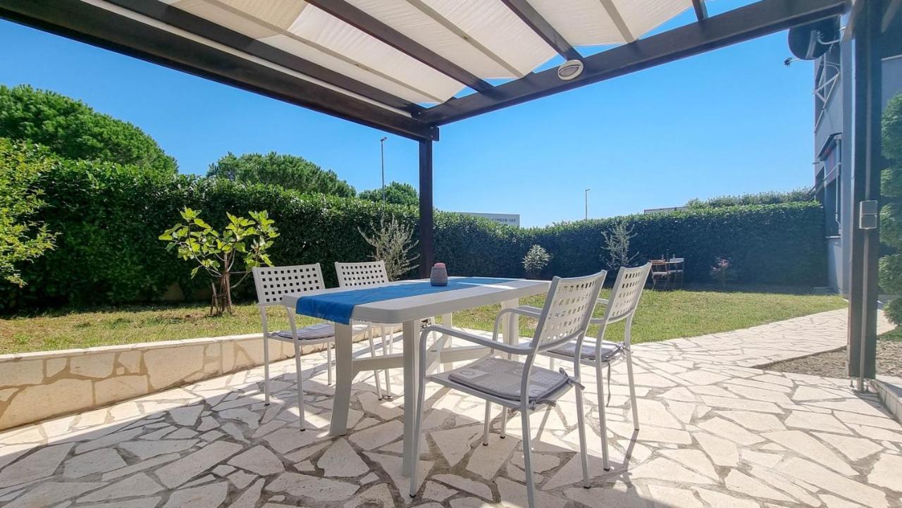 Lea Apartment Novigrad  Exterior photo