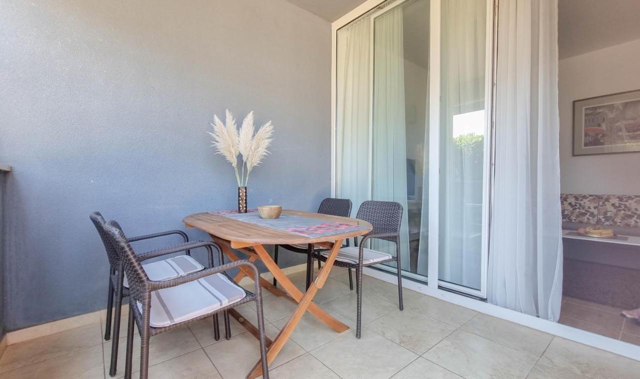 Lea Apartment Novigrad  Exterior photo