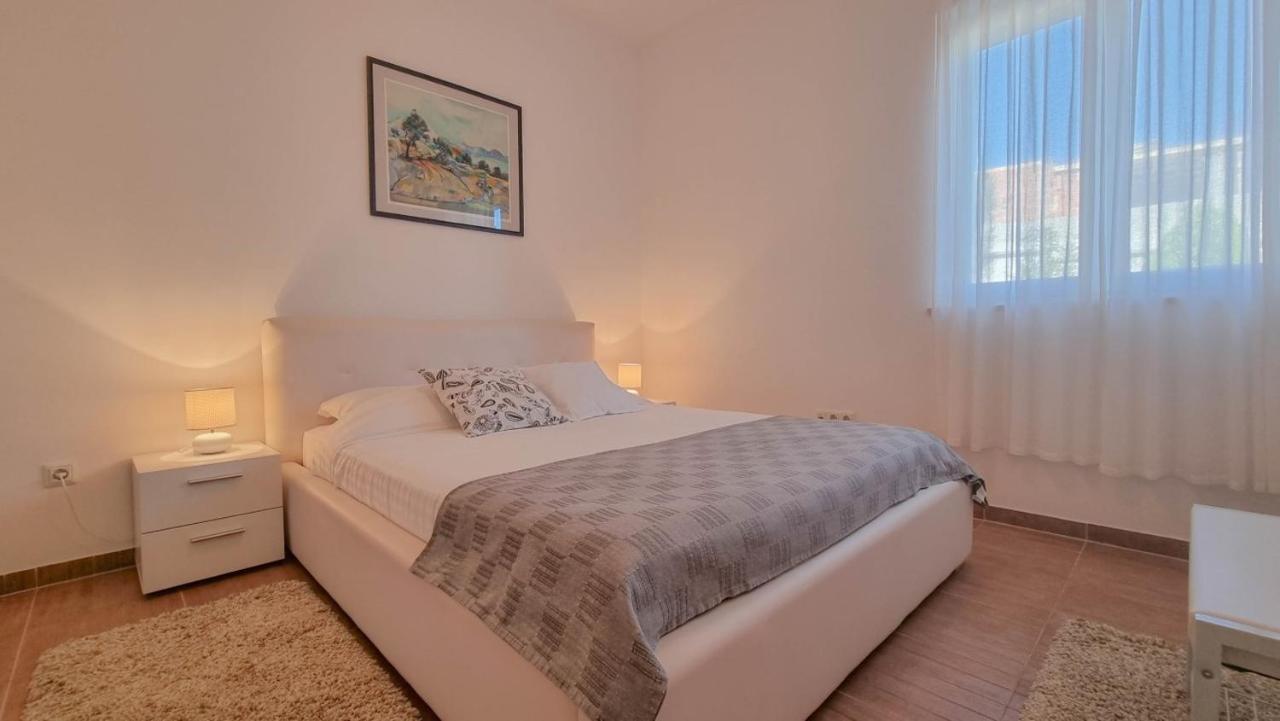 Lea Apartment Novigrad  Exterior photo